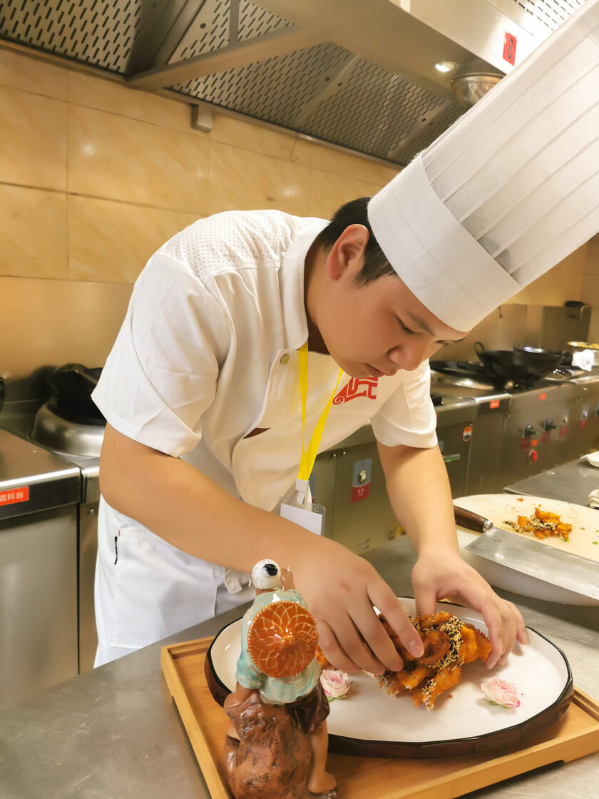 第二届江西省“振兴杯”赣鄱工匠大赛火热开幕！赣州新东方烹饪学校代表队实力参赛！