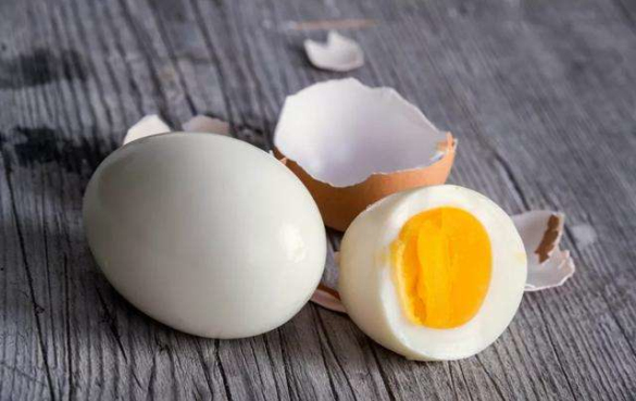 熟鸡蛋可以重新加热吗？能用微波炉再加热吗？